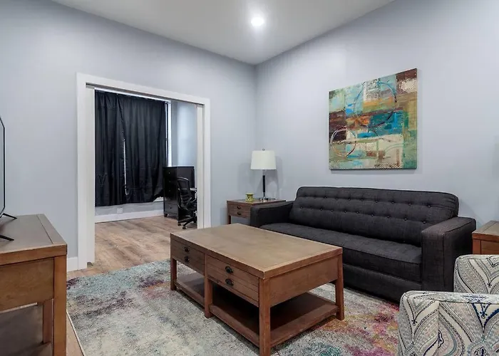 Mtm Fully Furnished In Old Town - 2 Beds * Chicago